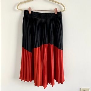 Zara Black and Maroon Pleated Midi Skirt - Small